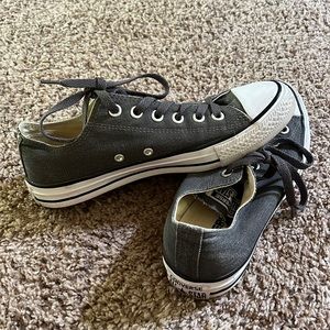 Converse All Star, like new size 8 women, canvas tennis shoes. Color slate grey.